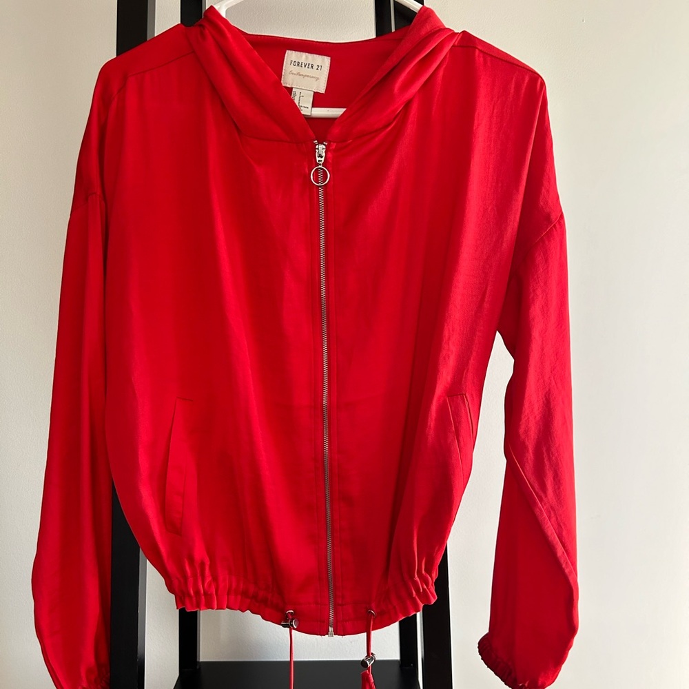 Light jacket. Forever21. Size: S color:red